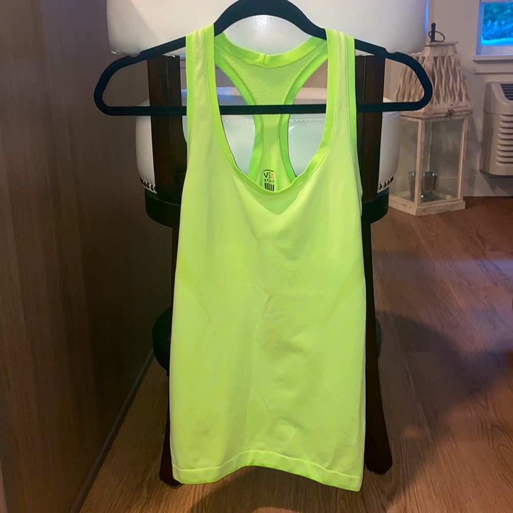 FREE•💚VS Sport Seamless Racerback Tank